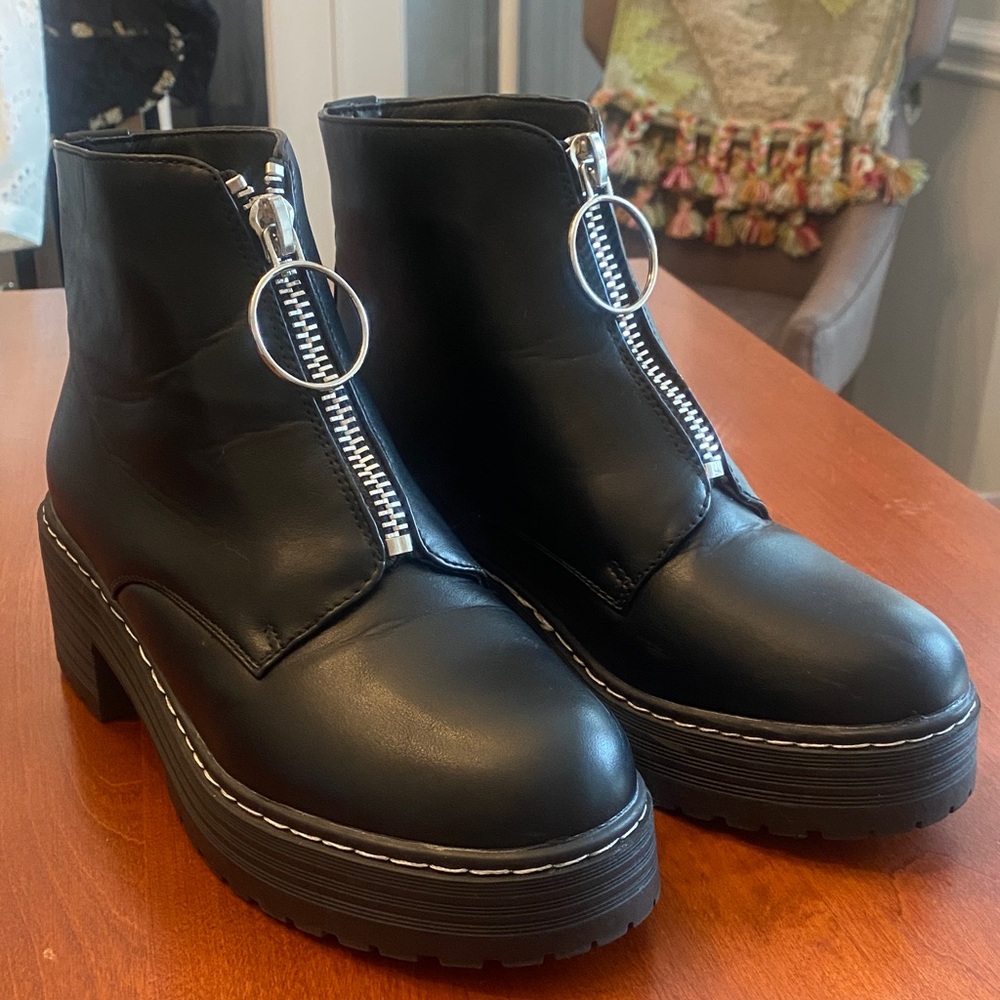 Seven7 “Zoe” Black Ankle Boots with Ring Zipper